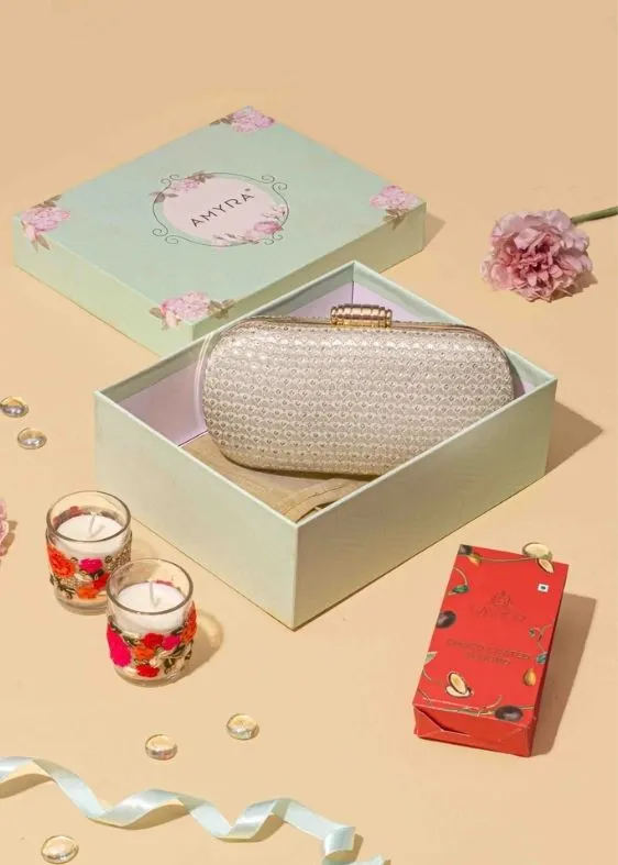 Am-bc-0723-0004champagne_box_clutch