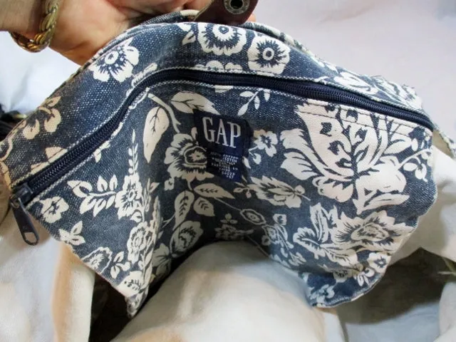 GAP Floral Canvas Tote Bag Purse Carryall Beach Book Crossbody BLUE WHITE